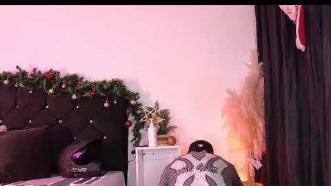 John  online show from December 15, 11:18 am