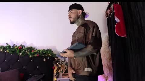 John  online show from December 19, 11:18 am