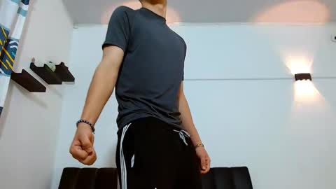 john_ssnow29 online show from March 11, 9:16 am