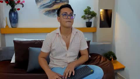 Snapshot of johnbelrose chatting on October 13, 6:47 pm johnbelrose online show from October 13, 6:47 pm