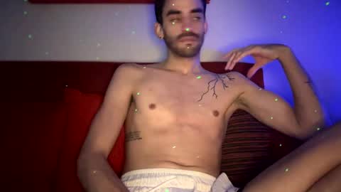 Snapshot of johnerik_95 chatting on December 29, 4:48 am John online show from December 29, 4:48 am