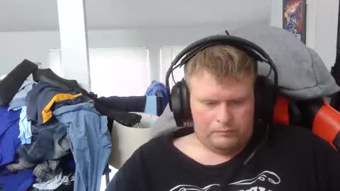 johnfernandez784 online show from April 3, 4:04 pm