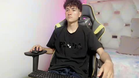 johnny_cagee online show from November 11, 6:18 am