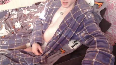Snapshot of johnny_positive chatting on March 1, 6:04 am Johnny online show from March 1, 6:04 am