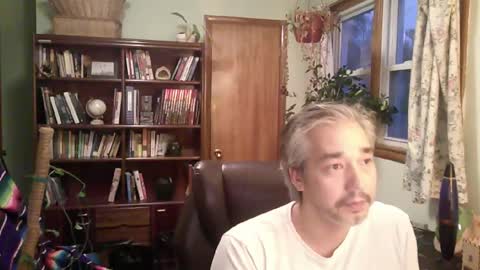 Snapshot of johnny_saisquoi chatting on October 30, 10:11 pm johnny_saisquoi online show from October 30, 10:11 pm