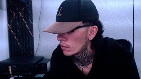 johnsonisaac94  online show from February 14, 4:15 am