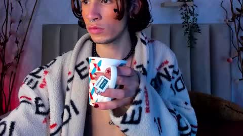 jonny_gilbert online show from November 18, 12:42 pm