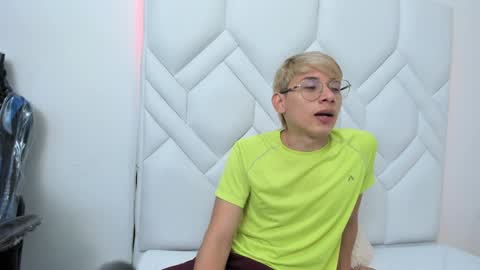 JOSEPH BROWN online show from December 7, 10:34 am