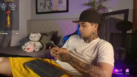 juan_alvarez18 online show from March 7, 4:54 am