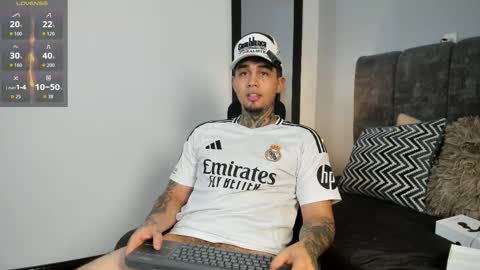 juan_alvarez18 online show from January 19, 2:03 am