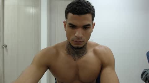 Snapshot of juan_gomez_1 chatting on February 8, 11:55 am juan_gomez_1 online show from February 8, 11:55 am