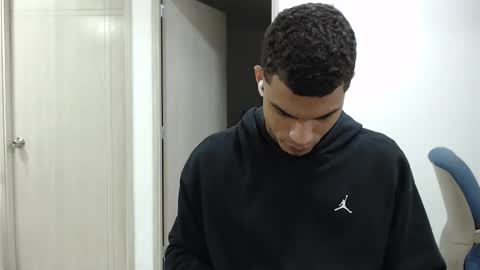 Snapshot of juan_gomez_1 chatting on February 10, 11:36 am juan_gomez_1 online show from February 10, 11:36 am