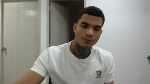 Snapshot of juan_gomez_1 chatting on February 11, 11:43 am juan_gomez_1 online show from February 11, 11:43 am