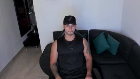 Snapshot of juan_muscle chatting on September 19, 2:34 am juan_muscle online show from September 19, 2:34 am