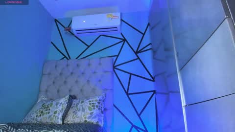 independent model online show from April 14, 5:34 pm