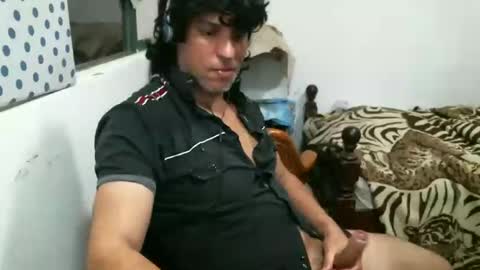 Snapshot of juanito2727 chatting on December 3, 3:29 am amor online show from December 3, 3:29 am
