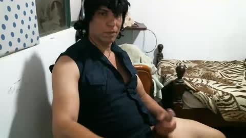 Snapshot of juanito2727 chatting on December 6, 4:03 am amor online show from December 6, 4:03 am