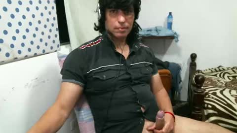 Snapshot of juanito2727 chatting on February 3, 1:41 am amor online show from February 3, 1:41 am