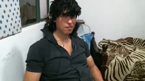 Snapshot of juanito2727 chatting on December 16, 3:51 am amor online show from December 16, 3:51 am