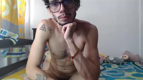 Snapshot of julfigo chatting on March 7, 8:22 pm Julfigo online show from March 7, 8:22 pm