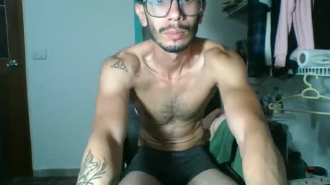 Snapshot of julfigo chatting on December 6, 11:14 pm Julfigo online show from December 6, 11:14 pm