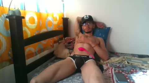 Snapshot of julfigo chatting on December 9, 1:04 pm Julfigo online show from December 9, 1:04 pm
