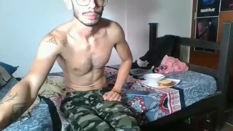 Snapshot of julfigo chatting on December 7, 11:40 am Julfigo online show from December 7, 11:40 am