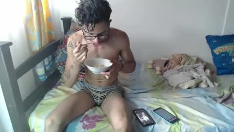 Snapshot of julfigo chatting on February 17, 2:48 pm Julfigo online show from February 17, 2:48 pm