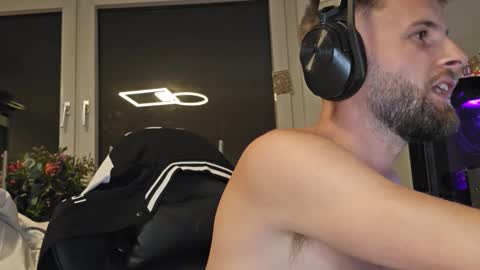 Julia  Adam online show from October 9, 5:40 pm