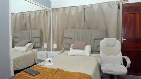 Snapshot of julian_billy chatting on March 11, 11:23 am julian billy online show from March 11, 11:23 am