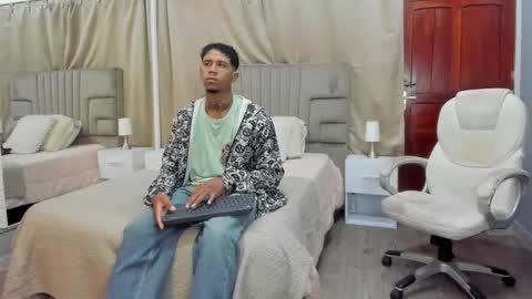 Snapshot of julian_billy chatting on February 25, 11:19 am julian billy online show from February 25, 11:19 am