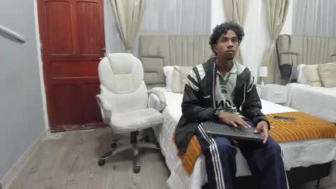 Snapshot of julian_billy chatting on December 3, 11:21 am julian billy online show from December 3, 11:21 am