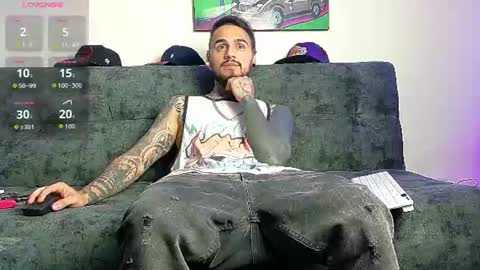 Julian independent model online show from June 25, 3:09 am