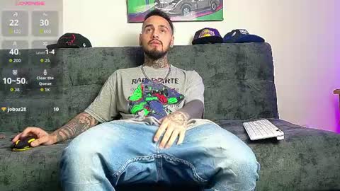 Julian independent model online show from July 9, 10:35 pm