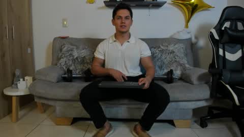 Snapshot of julian_wallace chatting on September 27, 6:06 pm julian_wallace online show from September 27, 6:06 pm
