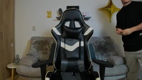 julian_wallace online show from January 11, 10:57 pm