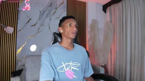 Julien online show from February 6, 12:24 pm