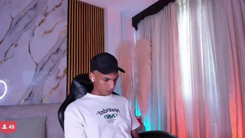 Julien online show from November 7, 12:30 pm