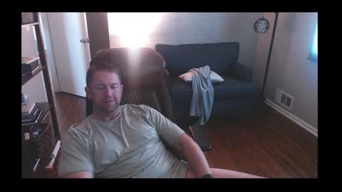 Snapshot of jusbeaz8722 chatting on December 28, 7:22 pm JustVibin online show from December 28, 7:22 pm