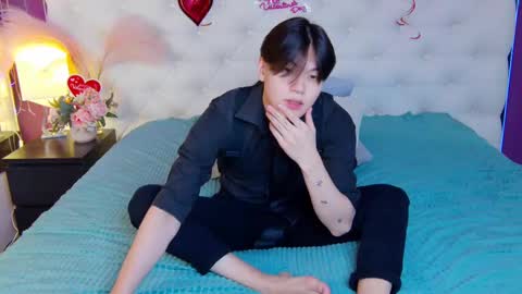 Snapshot of just_gay_ chatting on February 19, 1:28 pm just_gay_ online show from February 19, 1:28 pm