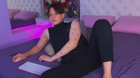 Snapshot of just_gay_ chatting on March 8, 11:18 pm just_gay_ online show from March 8, 11:18 pm