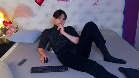 Snapshot of just_gay_ chatting on February 18, 1:44 pm just_gay_ online show from February 18, 1:44 pm