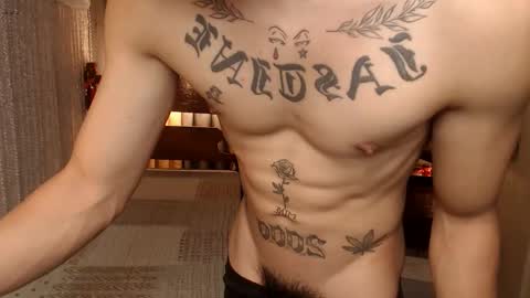 justine_hunk online show from April 16, 7:30 am