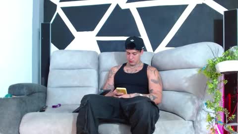 justinfuller_31 online show from November 18, 5:49 pm