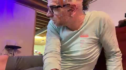 justinmoore1987 online show from March 12, 9:03 pm