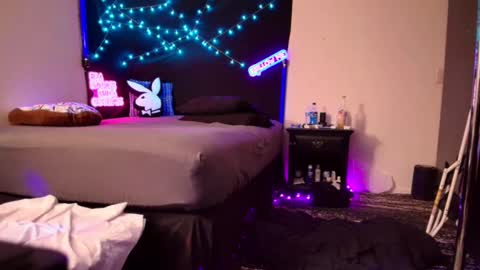 Eetantungfuk Mias online show from February 6, 6:46 pm