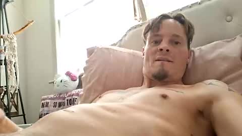 jveillette00p27 online show from November 4, 3:57 pm