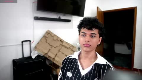 kai_onfire online show from April 20, 7:22 am