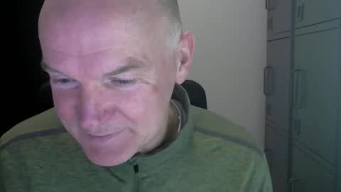 Robbie online show from February 3, 5:40 pm