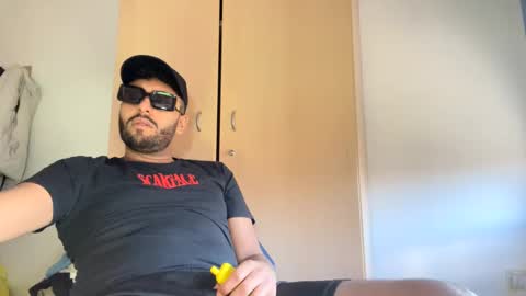 karim03larbi online show from January 13, 1:06 pm